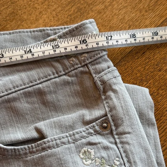 DRIFTWOOD Light Gray Women's Skinny Jeans with Floral Embroidery - Picture 8 of 10